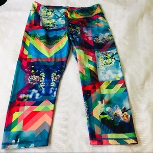 Live Love Dream Floral Geometric Retro Athleisure Cropped Leggings Size Large